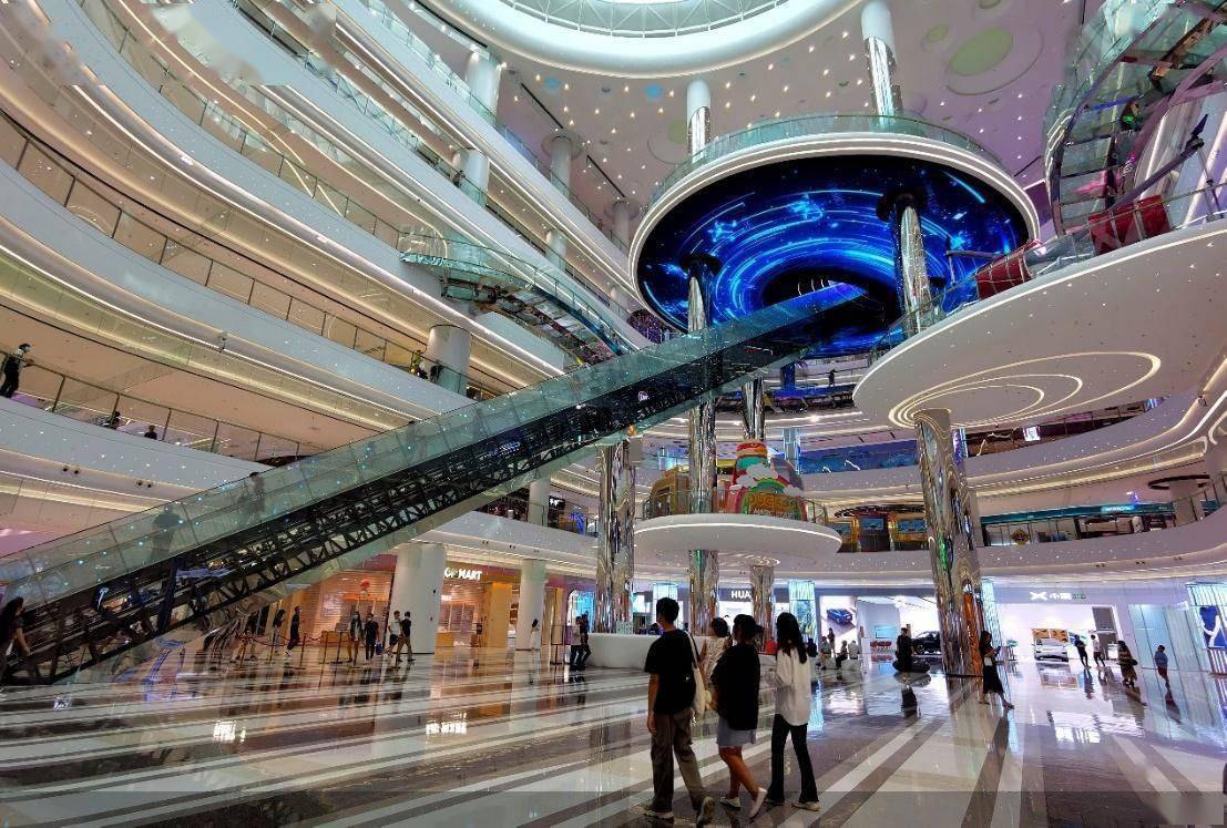 深圳会玩的人都去龙岗万达打卡_广场