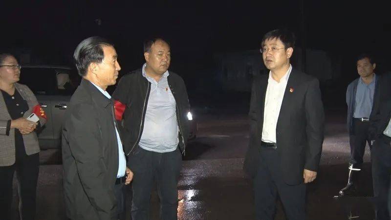 【要闻】县长姚俊峰夜查渭河武功段防汛防洪工作