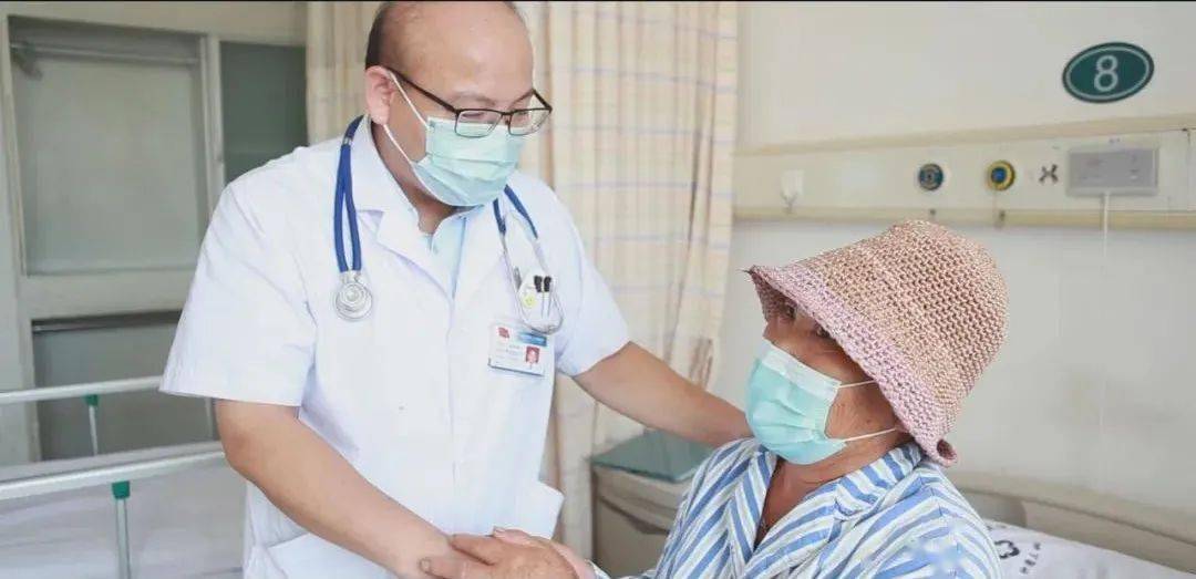 13年来,在孟令新的精心治疗和爱心呵护下重获生的