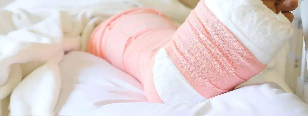 丁女士|20岁大连女孩左腿突然不能动了！去医院一检查竟因为…