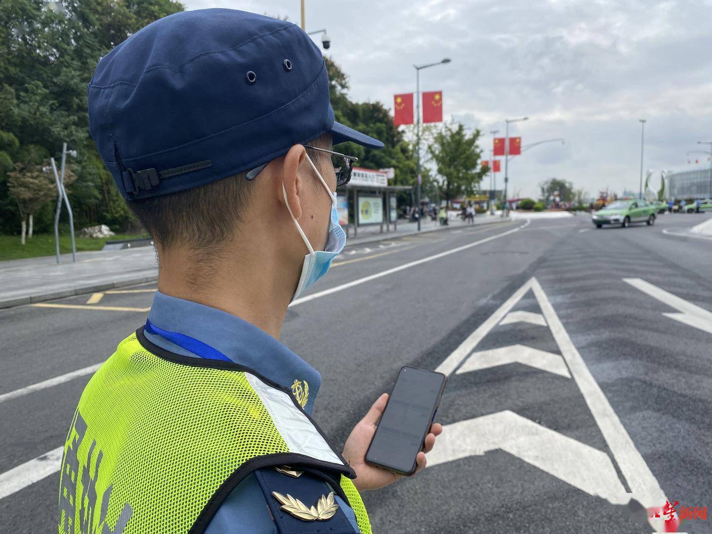 执法人员|2秒可识别问题车，成都首批“智慧法眼”正式亮相！将全市推广