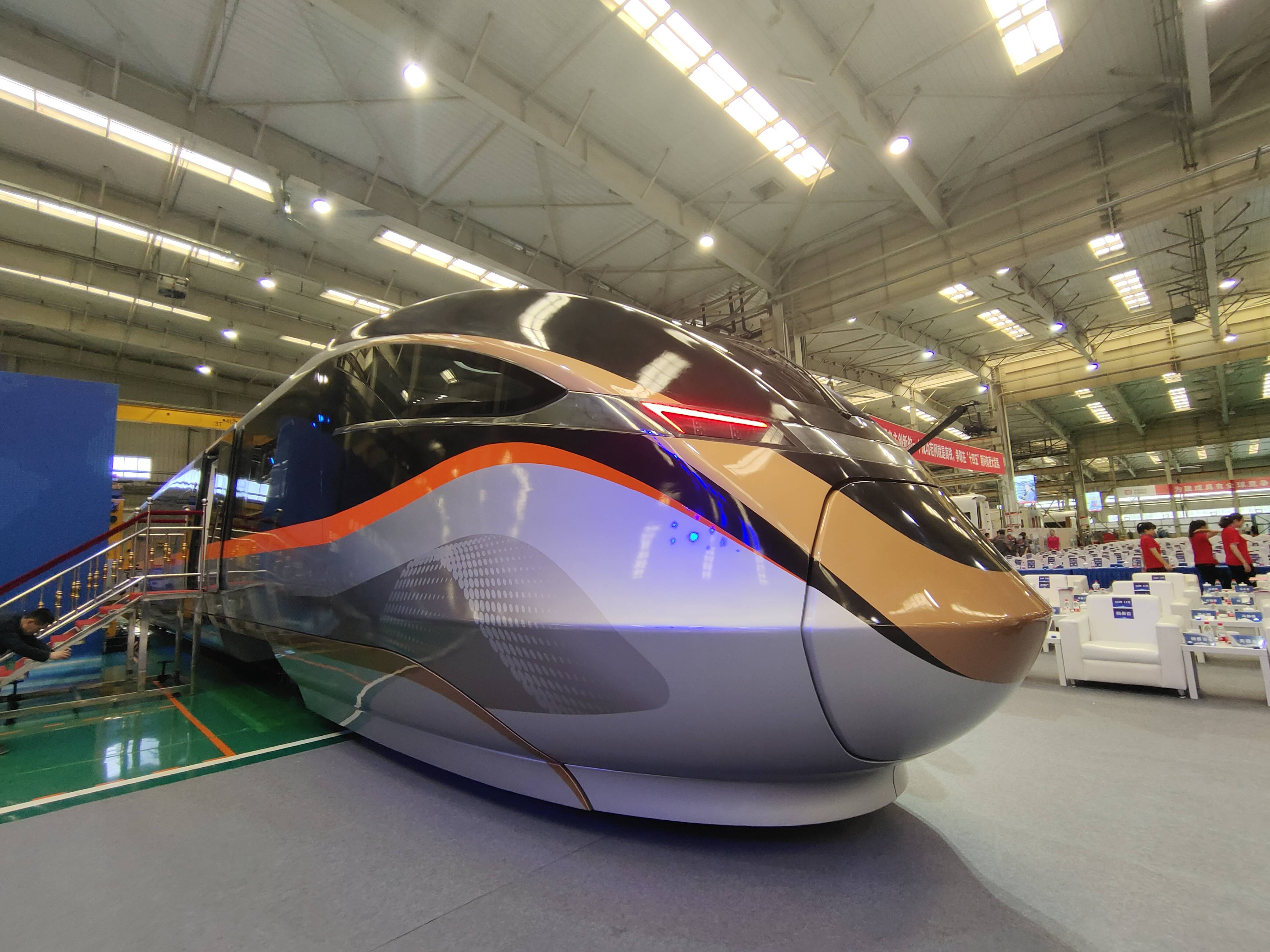 中国中车新列车下线,采用全自动无人驾驶,材料全部可回收再利用