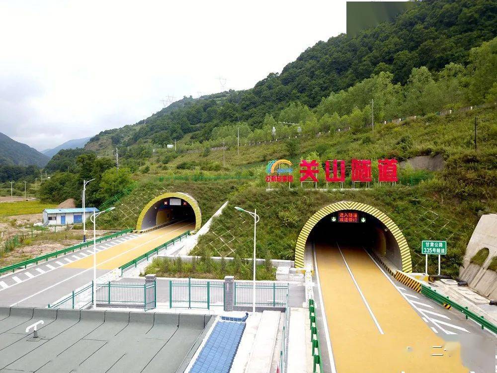 天平高速天水2号隧道图片