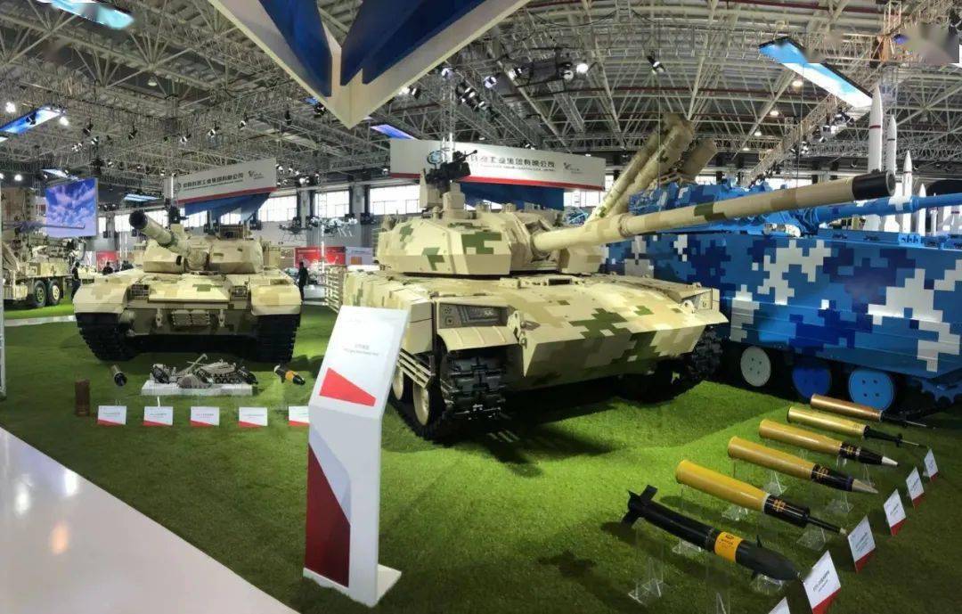 地面装备动态表演环节,场地进一步增大,由兵器工业集团自主研发制造的