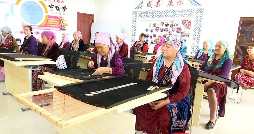 刺绣 【非遗文化】阿克塞县举办“巾帼巧手·绣美阿克塞” 迎国庆哈萨克族刺绣比赛