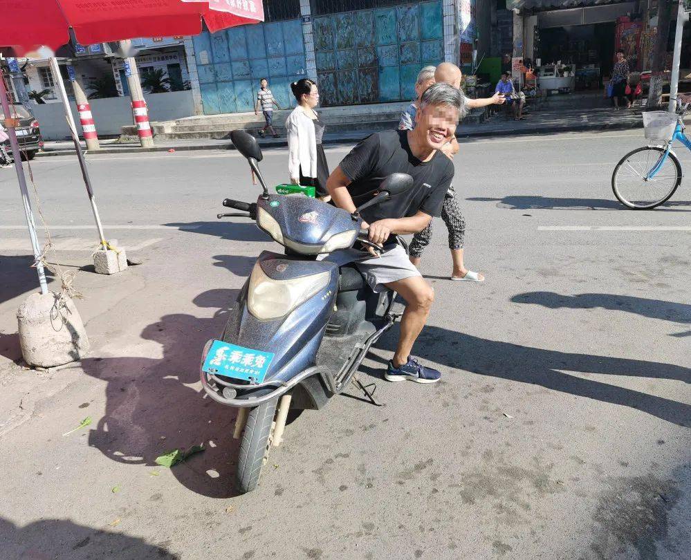 未戴头盔,被交警治超中队查处2021年9月26日9时55分江永县潇浦镇层家