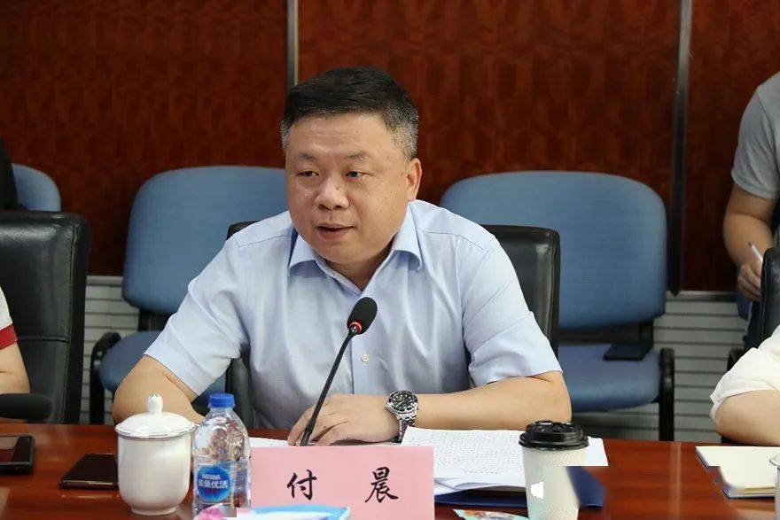 上海市疾控中心主任 付晨▲中国工程院院士 陈君石▲上海市教委体卫