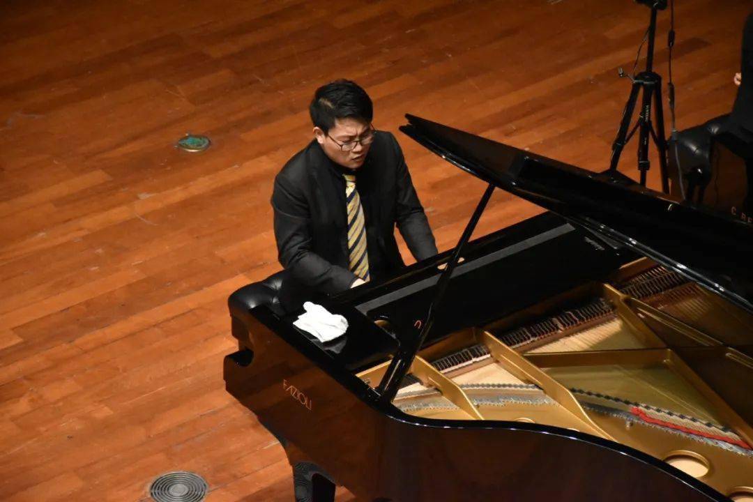 波士顿从事活跃的音乐演出与教学工作,演出足迹遍布波士顿williams