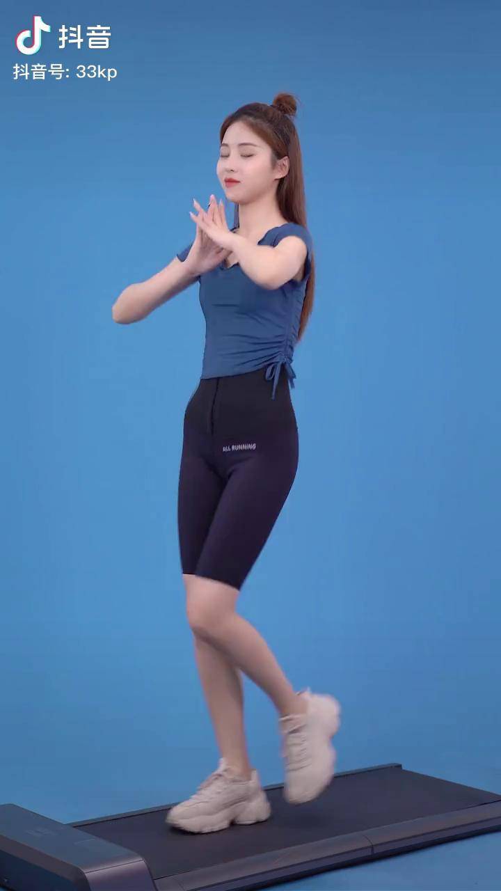 手头紧时间紧衣服紧眉头紧难道这就是传说中的前程四紧健身穿搭短袖