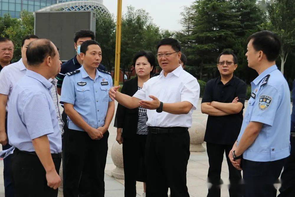 是坊子区惠民工程的一个缩影,现场调研会商中,李良华区长讲到:办人民