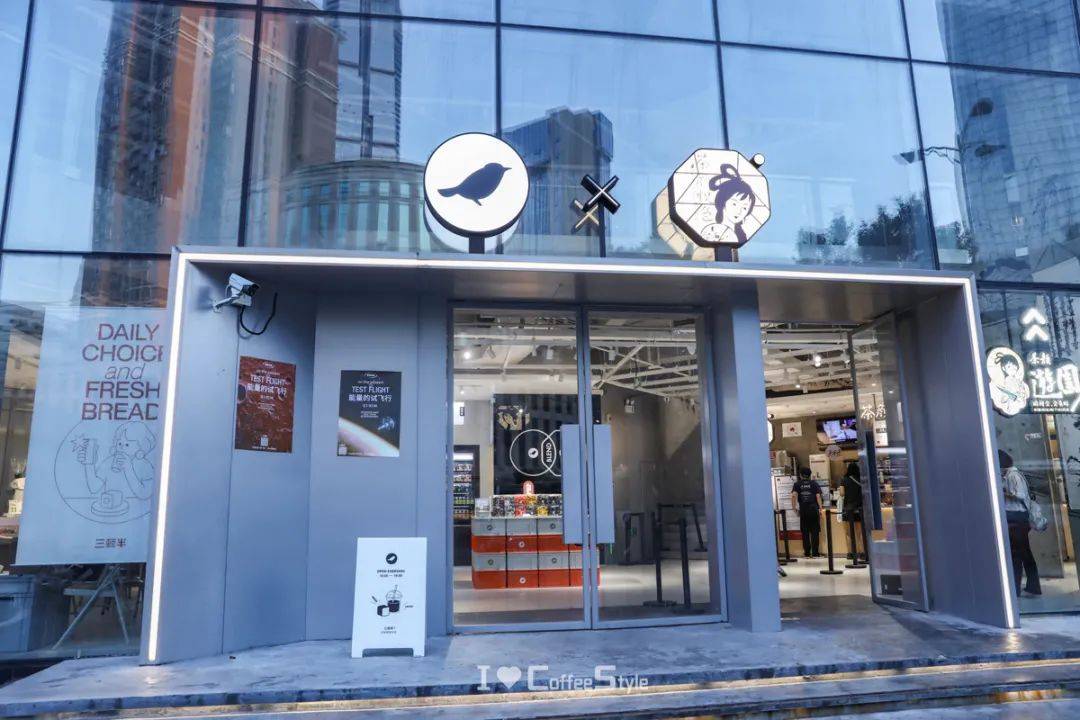 延伸了三顿半独特的星球文化,来自不同产地的精品咖啡,装在五颜六色的