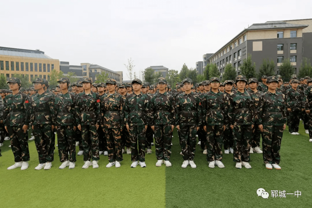 军训总结展风采青春不负好少年郓城一中召开2021级新生军训总结大会