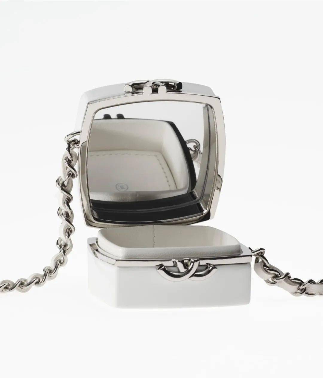 chanelclutchwithchain当粉饼盒变身链条包