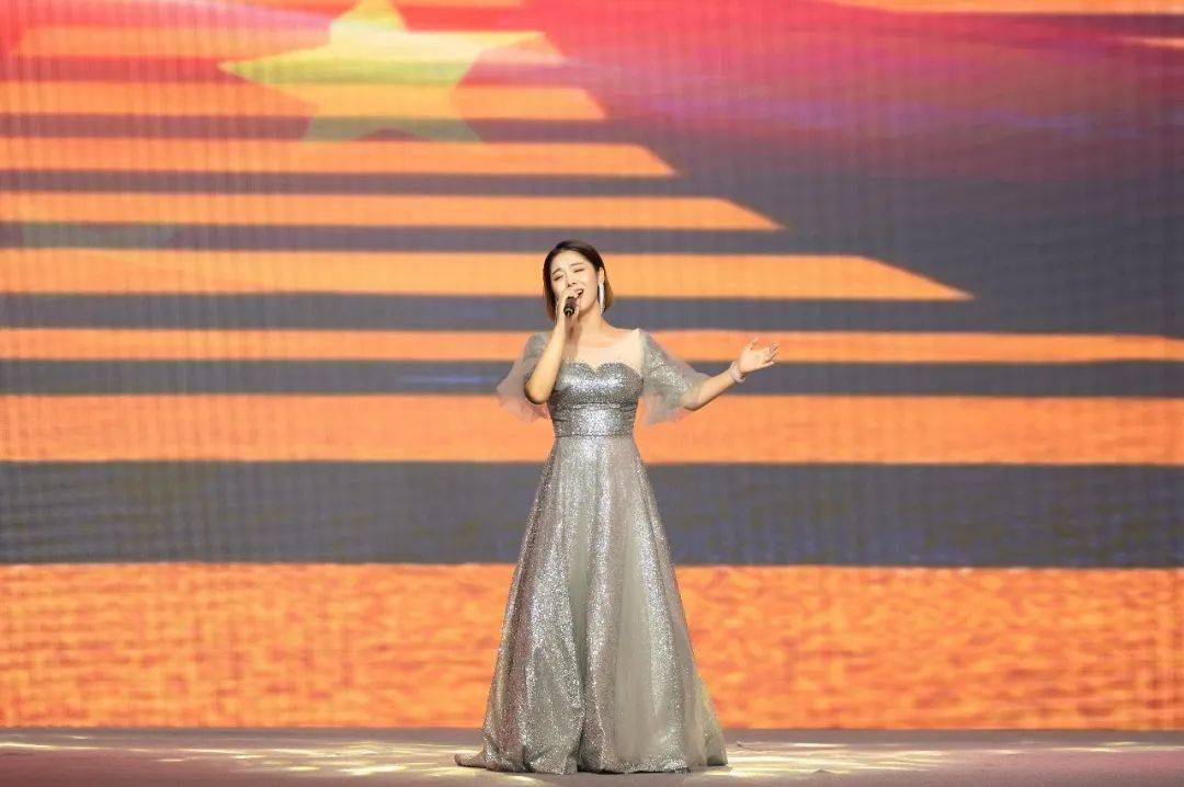 校园动态刷屏了这场现代大舞台太震撼了