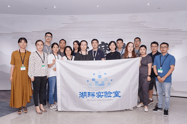 一探究竟!青年科学家走进湖畔实验室看"小蜜"如何应答自如