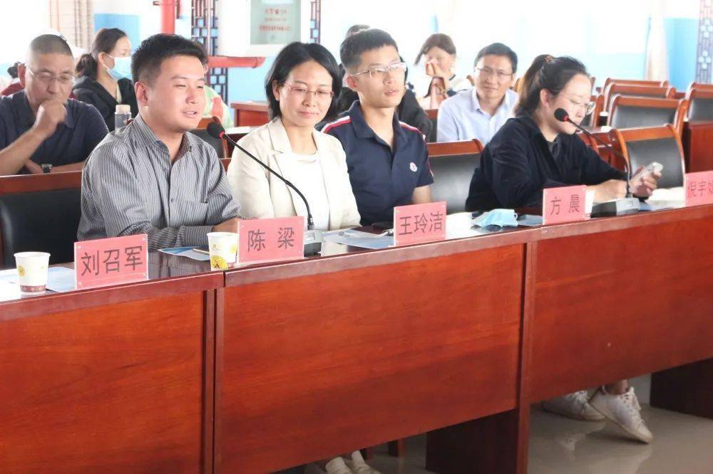 医疗帮扶队队长王玲洁对帮扶工作作总结;帮扶队员就医疗帮扶工作进行