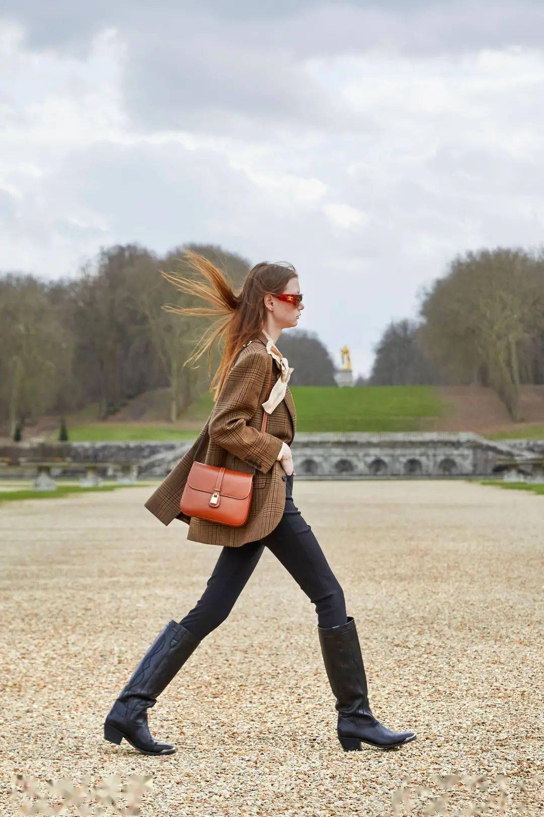 进行 秋冬就是要把棕色玩出彩