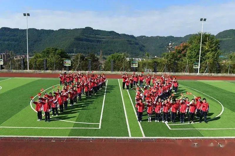 通江县第七小学▲各班的黑板报穿上了新装,形式多样,内容丰富,为祖国