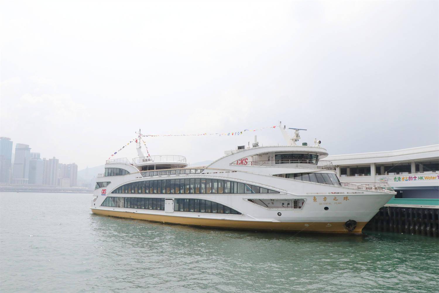 香港维港国庆新玩法!首条高端游船"东方之珠"号来了,可容486人