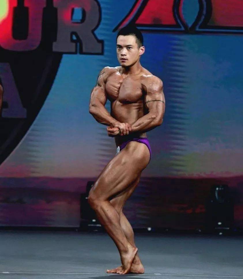 架子鼓手变身筋肉男 这个研究生棒呆 健美 架子鼓手变身筋肉男 这个研究生棒呆 健美