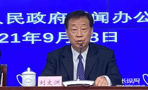 河北省财政厅二级巡视员刘文洲回答记者提问.长城网记者 靳晓丹 摄