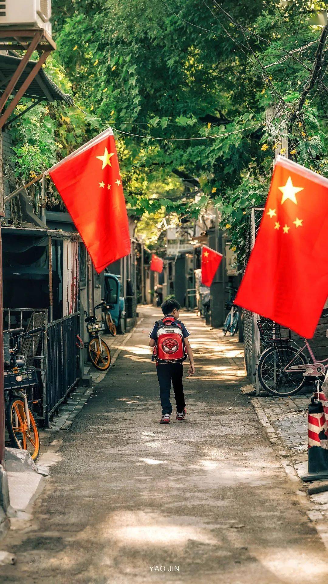 燃起来了,这就是中国红啊!_国旗