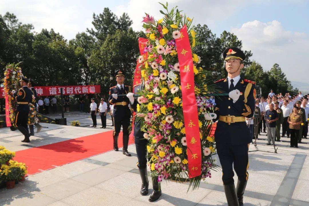 今天鲜花献给革命先烈