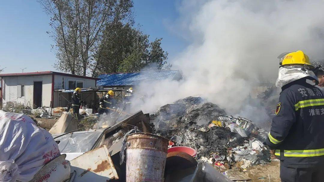 寿县九龙清真寺附近发生废品着火事故9月22日"田家庵区老赵店菜市场往
