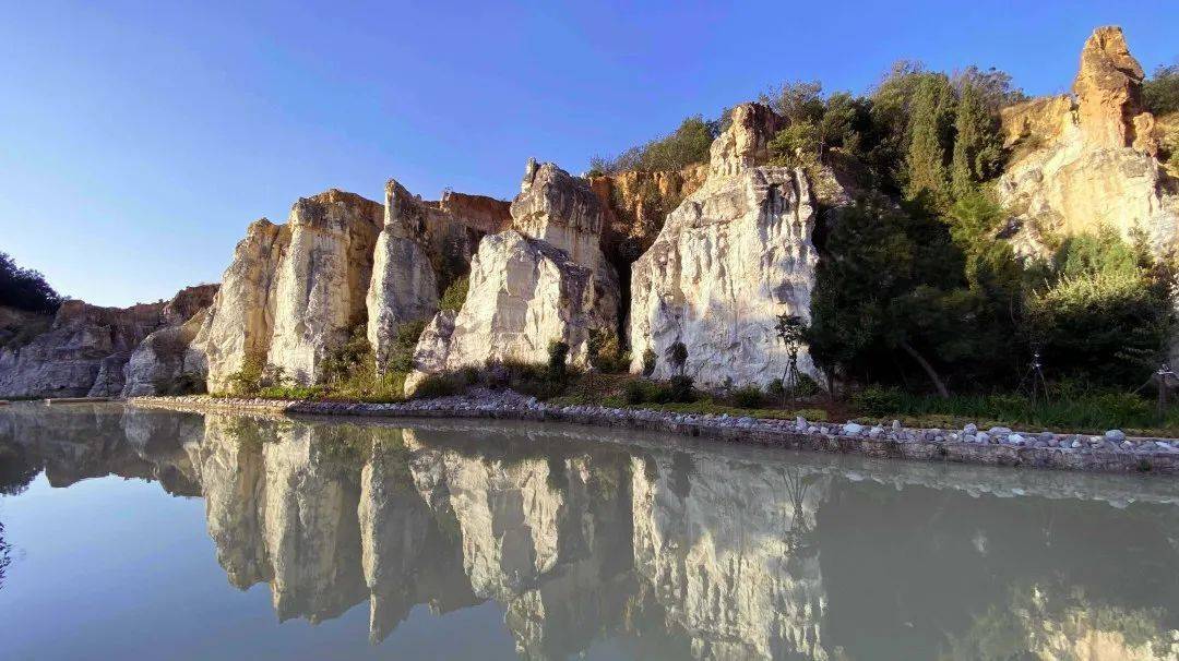 陆良丨国庆出游彩色沙林邀你一起秘境探幽