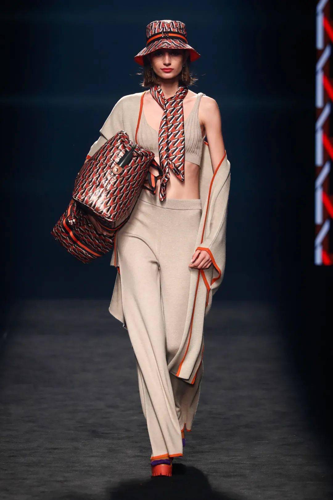 颜色 显白又高级？只服奶茶色！