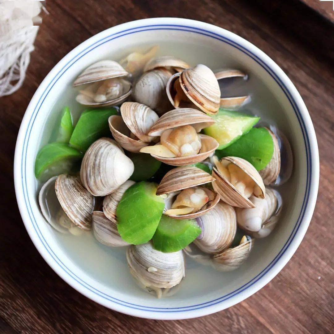 丝瓜蛤蜊汤 食材 丝瓜1根,白蛤500克,盐1克,水适量 做法