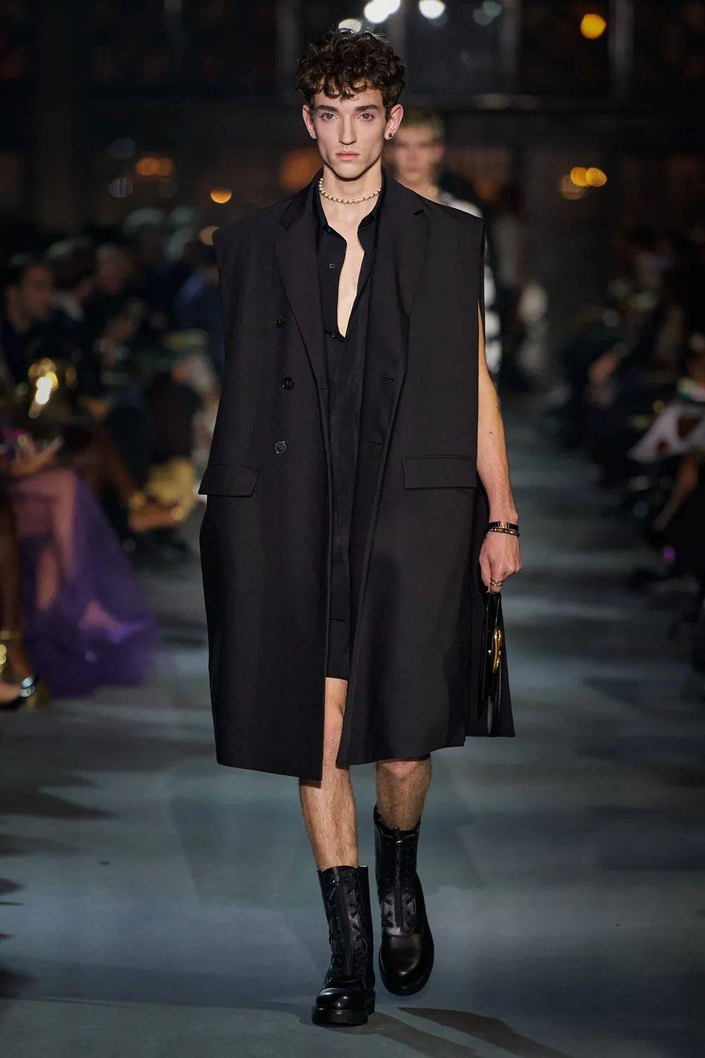 廓形 Valentino 2022 春季系列发布，刺绣、蕾丝、印花…… 尽显高级！