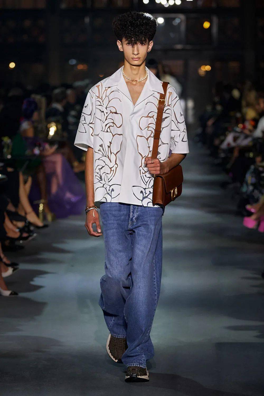 廓形 Valentino 2022 春季系列发布，刺绣、蕾丝、印花…… 尽显高级！