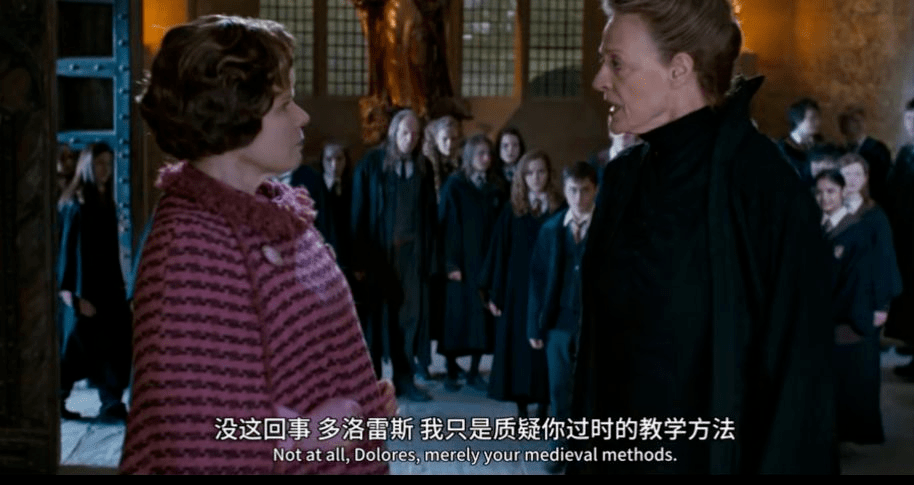 乌姆里奇搅得整个学校乌烟瘴气,几乎所有师生都对其心怀不满,然而麦格