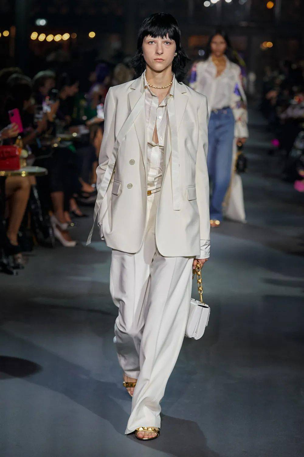 廓形 Valentino 2022 春季系列发布，刺绣、蕾丝、印花…… 尽显高级！