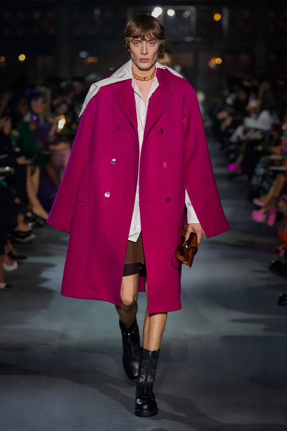 廓形 Valentino 2022 春季系列发布，刺绣、蕾丝、印花…… 尽显高级！