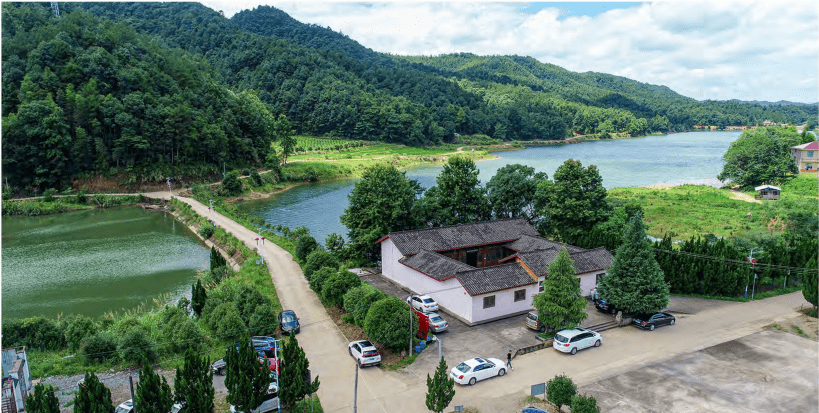 项目位于浏阳市张坊镇白石村,场地现状为李白烈士故居.