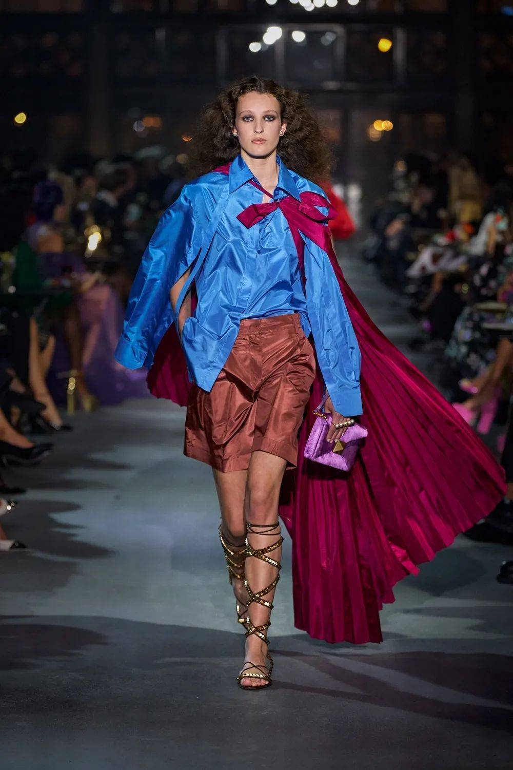 廓形 Valentino 2022 春季系列发布，刺绣、蕾丝、印花…… 尽显高级！