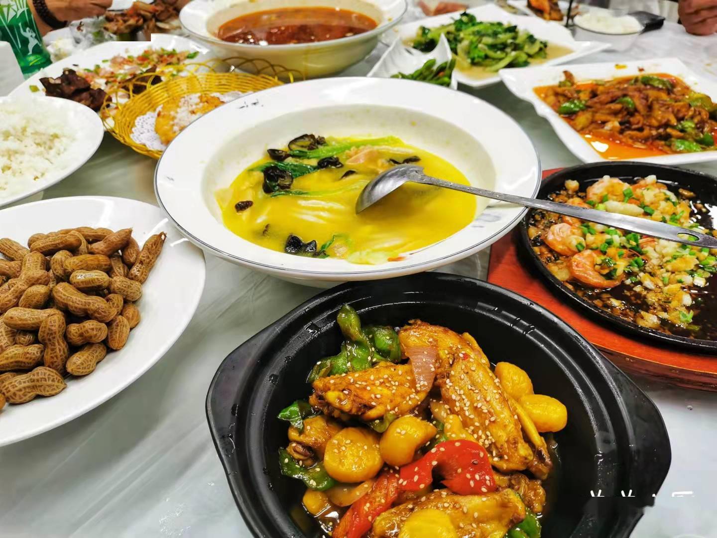 时光匆匆,珍惜每一次的相遇,小餐馆里的生日聚餐一样有滋有味