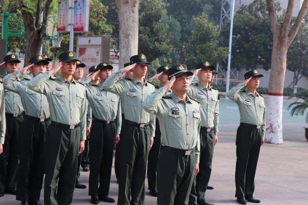 新闻河南省军区直属队组织迎国庆升国旗仪式