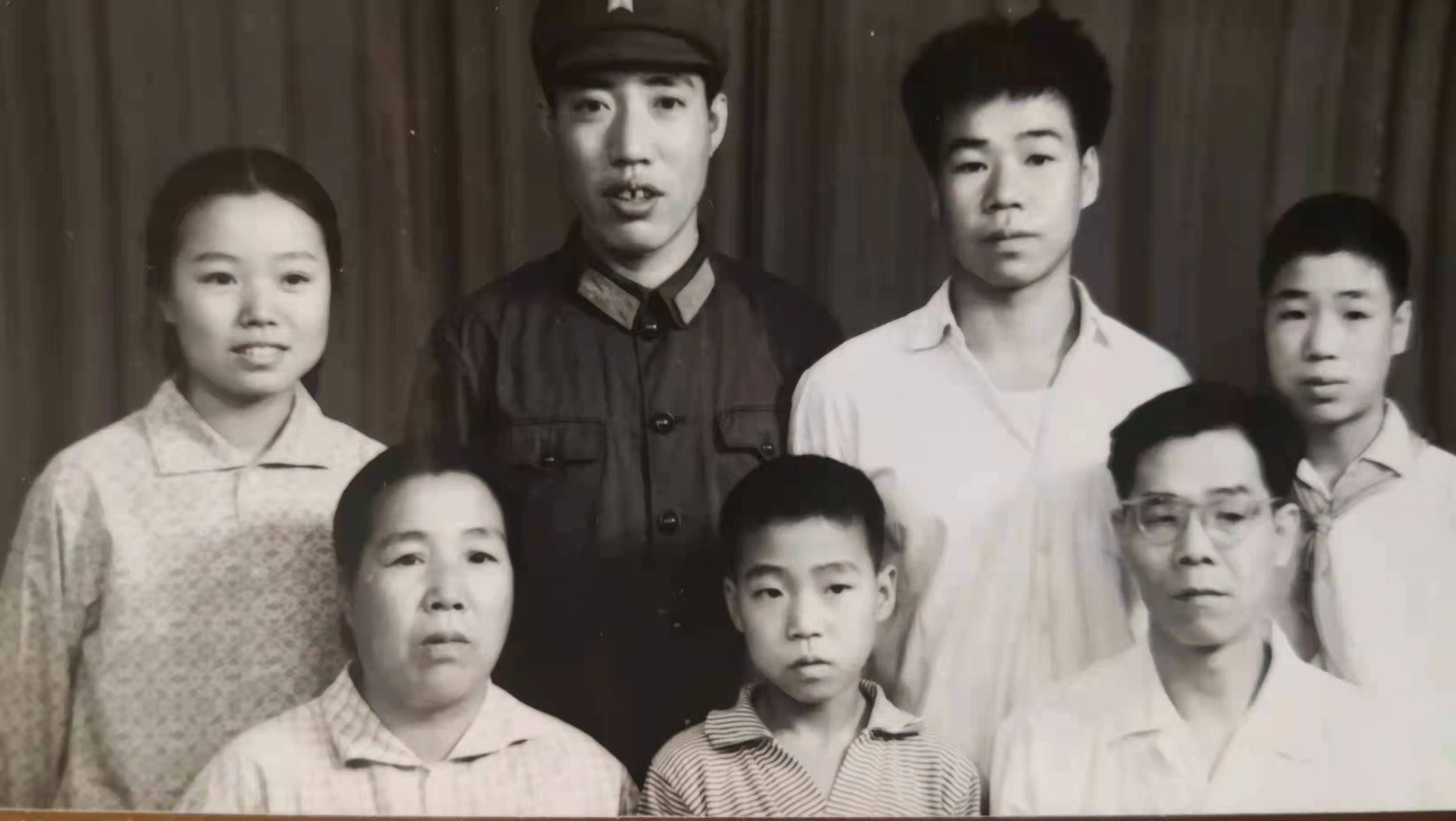 1949年10月1日,程德贵和工友们扭着秧歌去参加开国大典,成为一名堂堂