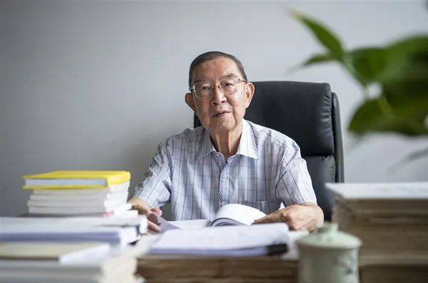 奠基人|中国现代应用数学奠基人之一李大潜：学生需要鼓励，不是打压，更不能以一时的分数论英雄
