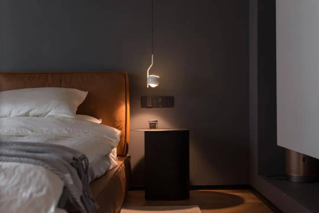 89㎡简约风,暖色灯光丰富深灰空间,圆形元素增加变化!