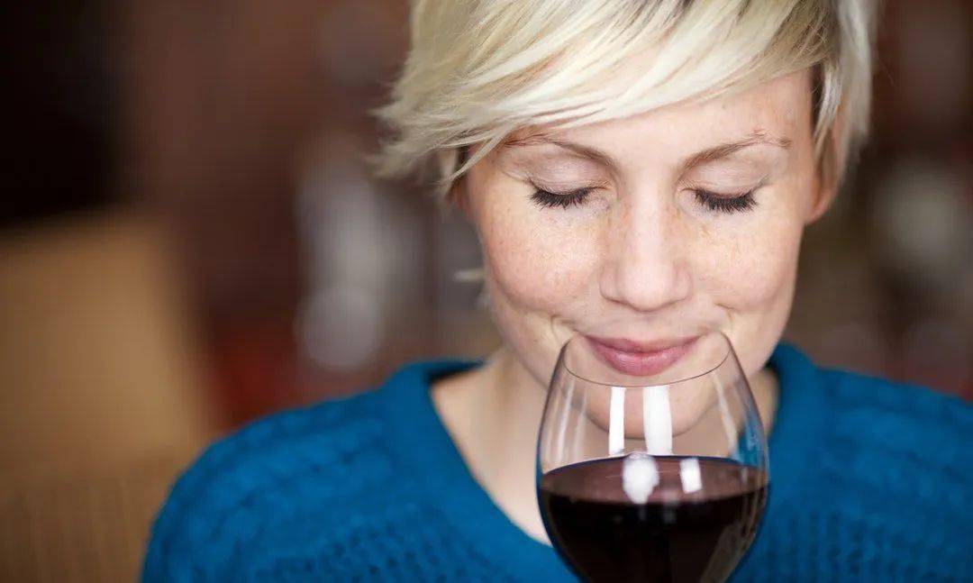 爱美|愿每一个女人,都有酒和远方