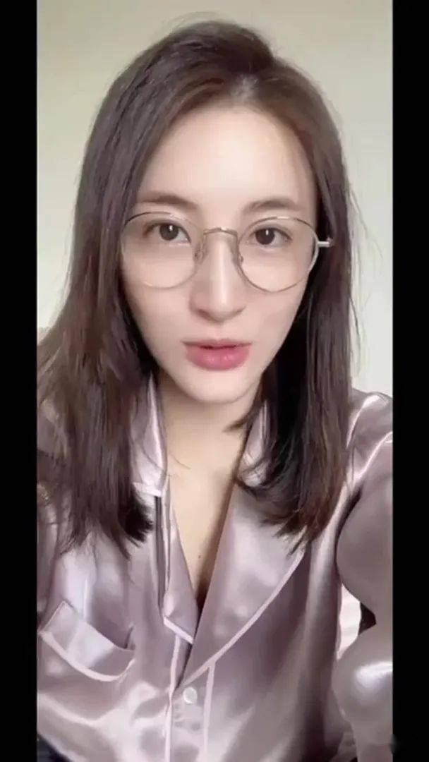 林夏薇视网膜退化 急做手术修补_眼镜