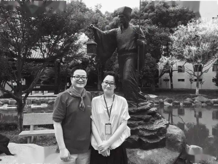 据悉,两名死者分别是甬港现代工程有限公司的总经理赵庆及其女儿赵佳