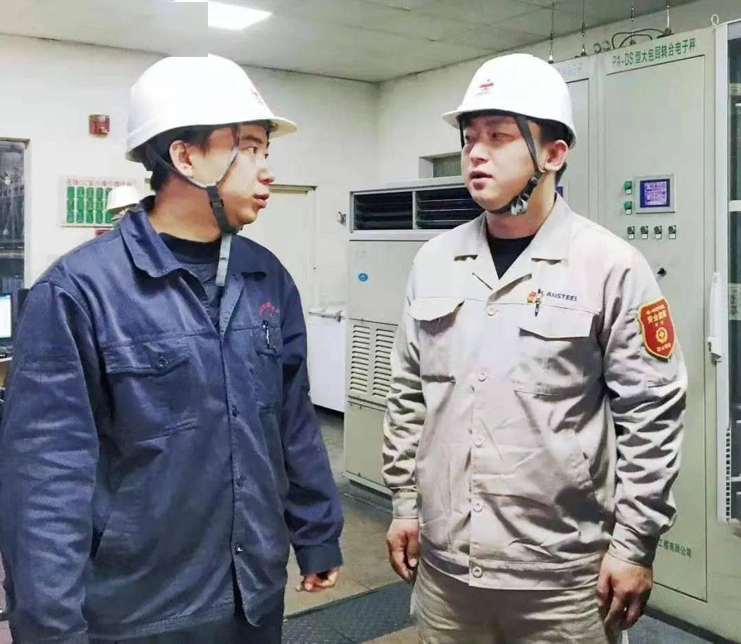 去年,宁生龙等8名年轻员工通过竞聘,走上了鞍钢集团朝阳钢铁有限公司