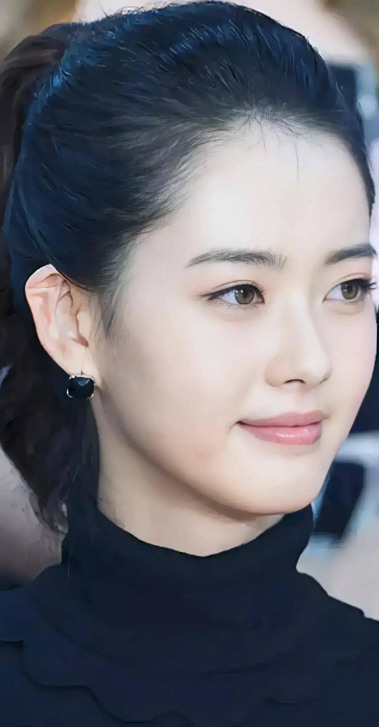 在祖国至弱，敌人至强的时候，先辈们也没有失去民族自信。今天的我们，当昂首阔步，走在中华崛起的大道上。, image size:1280x2451