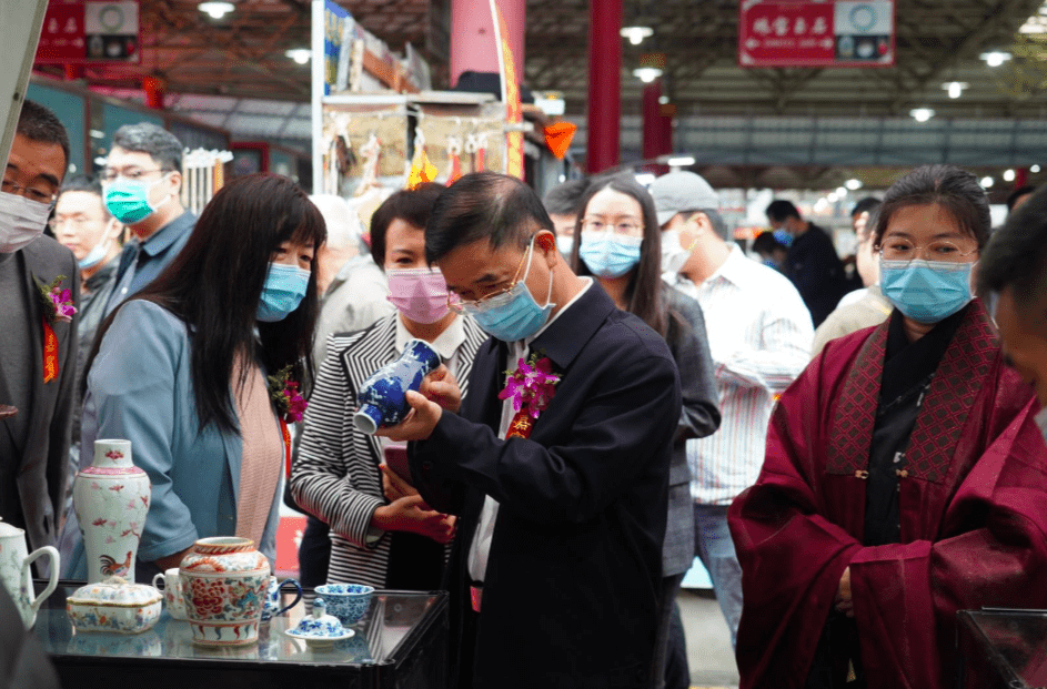交易会|来潘家园“淘宝”！民间收藏艺术品展示交易会开幕
