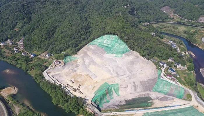 长阳企业非法挖山采石600余万吨 政府多次开